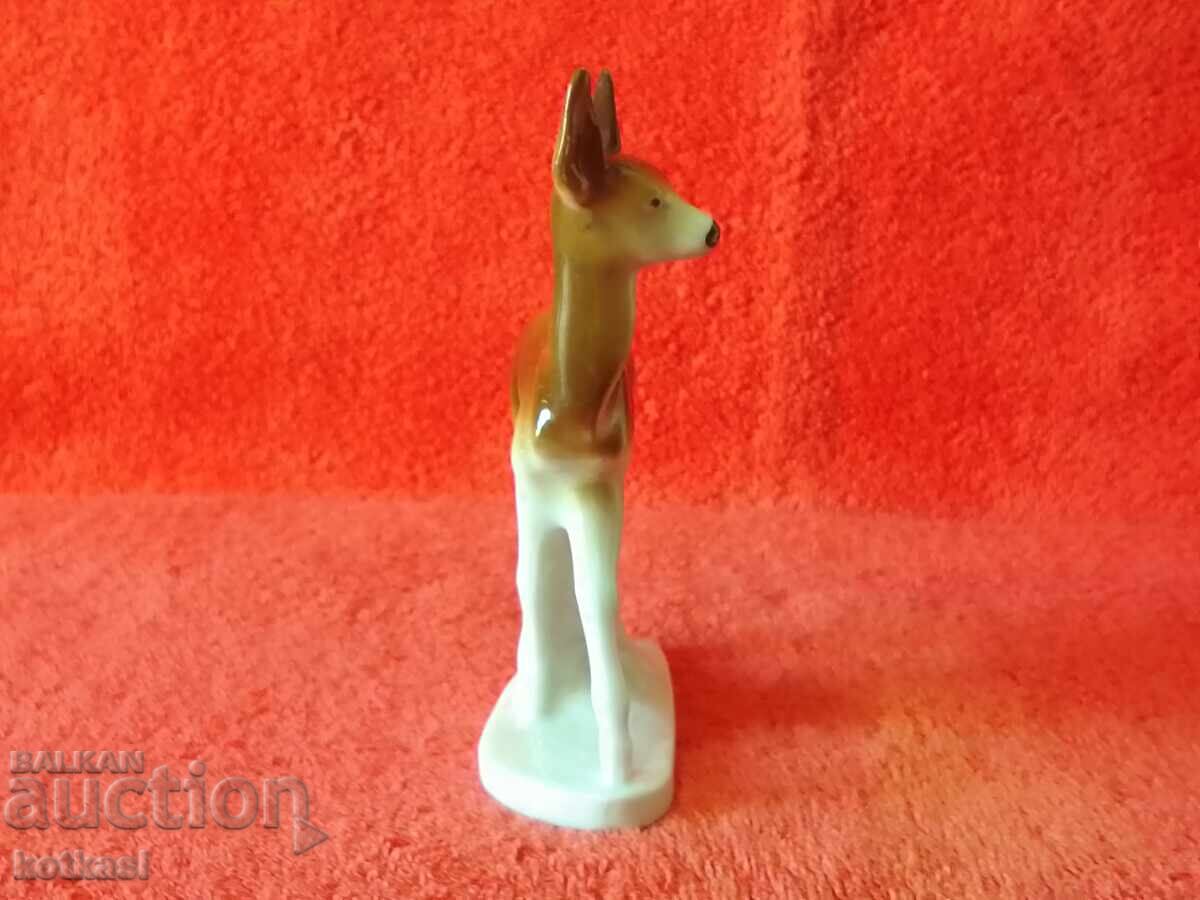 Παράδοση Παλιά πορσελάνινη φιγούρα της Doe Elen Kosuta Παράδοση Παλιά πορσελάνινη φιγούρα της Doe Elen Kosuta