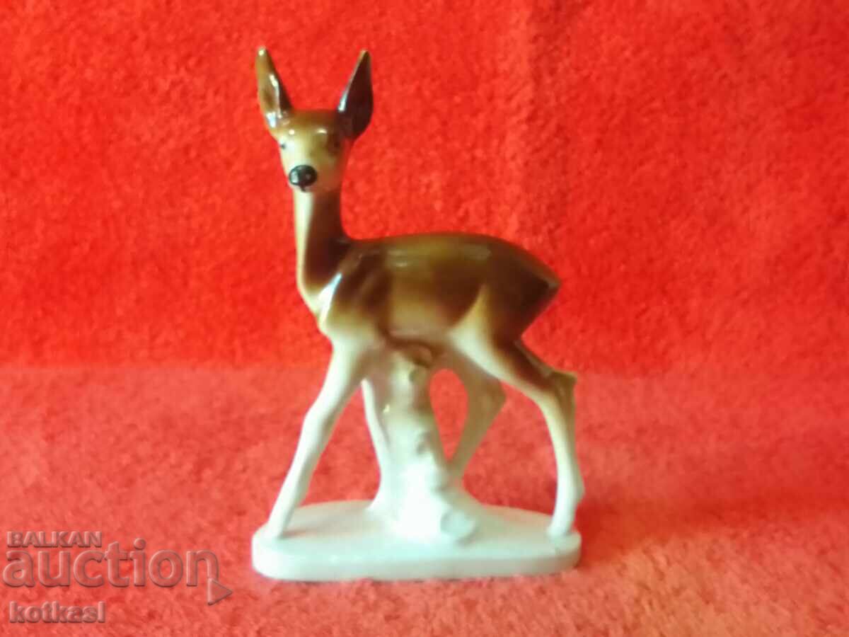 Παλιά πορσελάνινη φιγούρα της Doe Elen Kosuta Παλιά πορσελάνινη φιγούρα της Doe Elen Kosuta