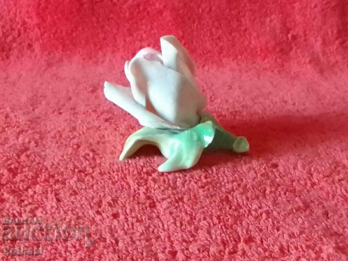 Figurină veche din porțelan German Flower Rose Karl Ens cu preț € 13.29 | 25.99 BGN Figurină veche din porțelan German Flower Rose Karl Ens cu preț € 13.29 | 25.99 BGN