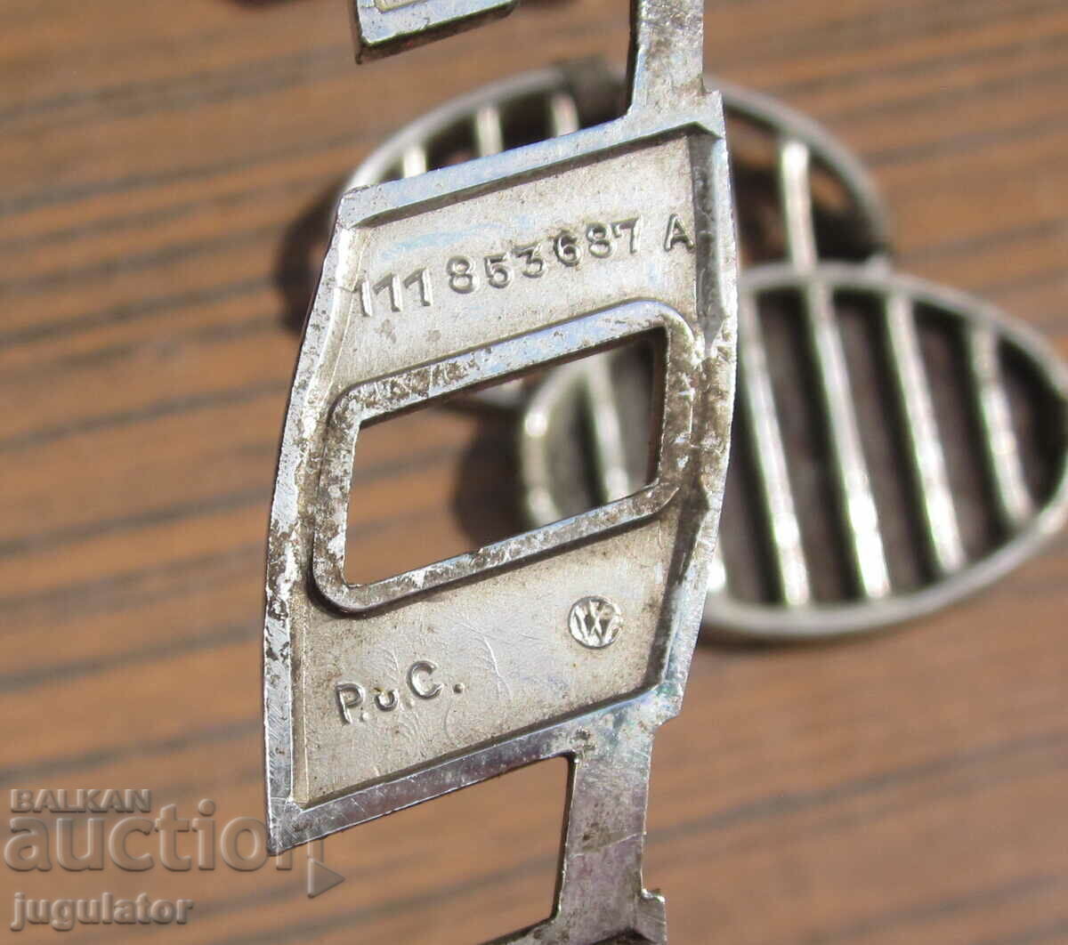 1957 volkswagen turtle vw emblem and accessories - 5