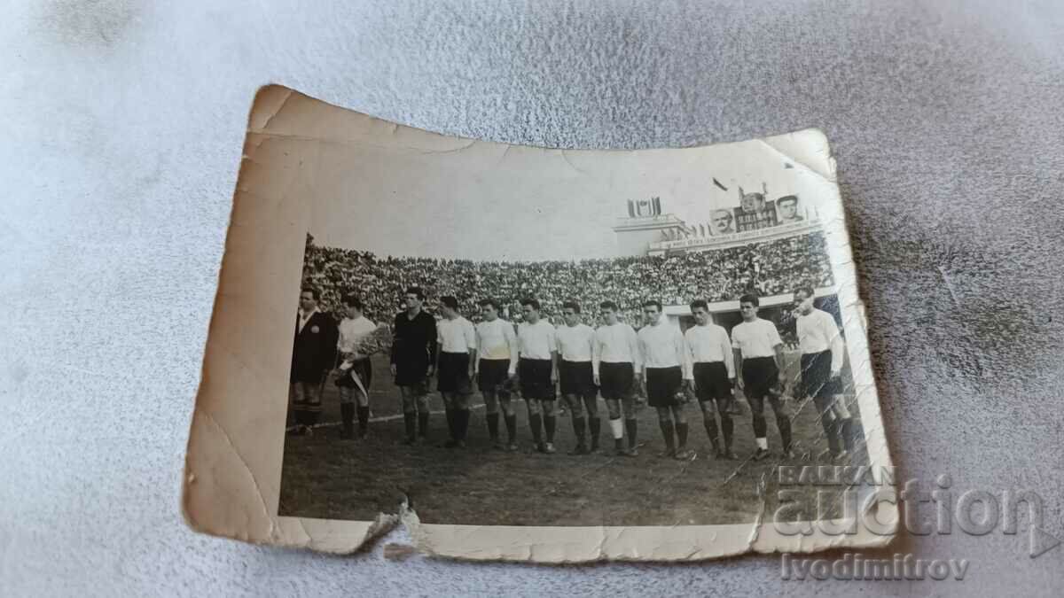 Снимка Българския национален отбор по футбол на стадиона