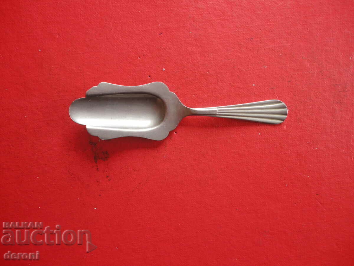 Δημοπρασία Ένα αρχαίο μέτρο μπαχαρικών τσαγιού Δημοπρασία Ένα αρχαίο μέτρο μπαχαρικών τσαγιού