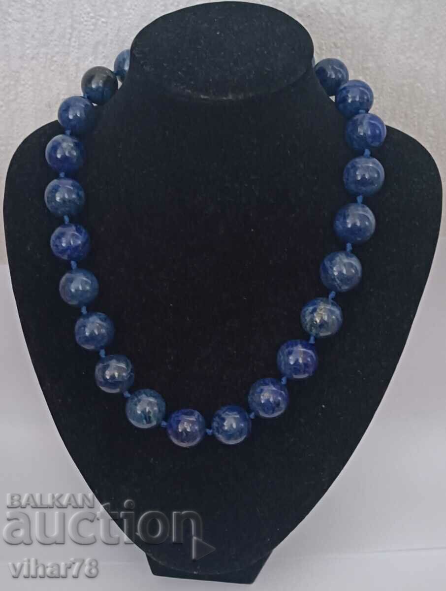 Necklace with lapis lazuli