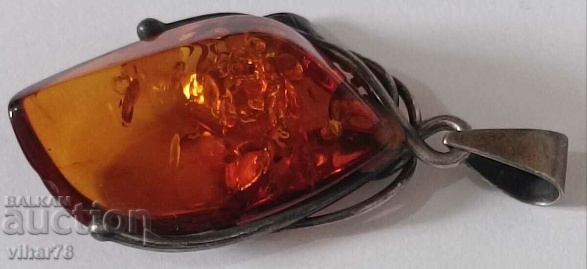 Παράδοση Μεγάλο ασημένιο μενταγιόν με κεχριμπάρι