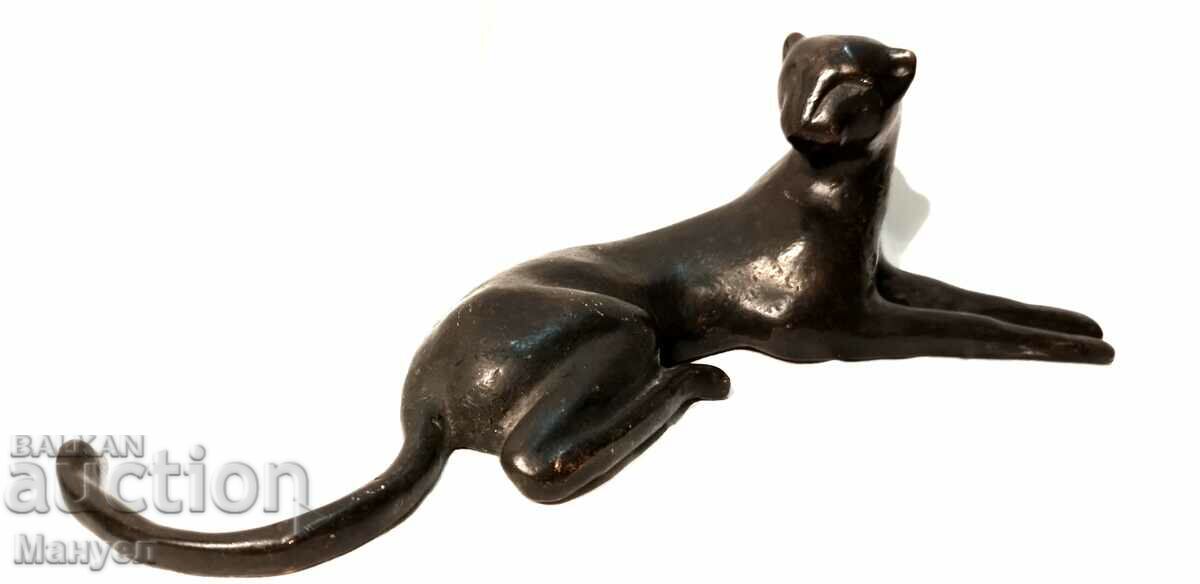 Amazing bronze sculpture of the panther.