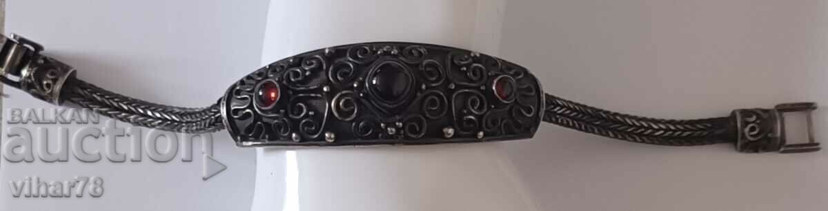 Silver bracelet with garnet - SUARTI - sample 925 with price 349.99 BGN | € 178.95 Silver bracelet with garnet - SUARTI - sample 925 with price 349.99 BGN | € 178.95