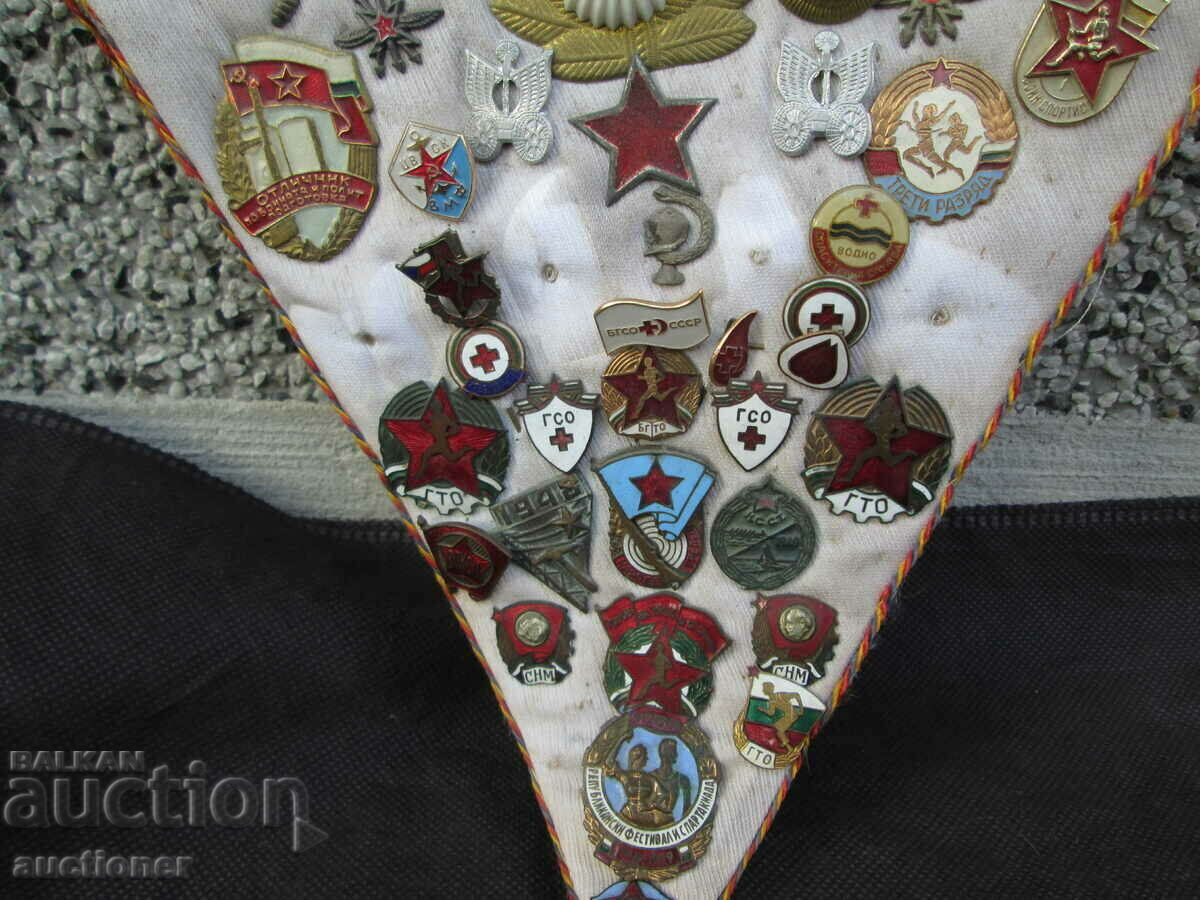 LOT OF OLD BADGES, BADGES AND MONOGRAMS with price 100.00 BGN | € 51.13 LOT OF OLD BADGES, BADGES AND MONOGRAMS with price 100.00 BGN | € 51.13