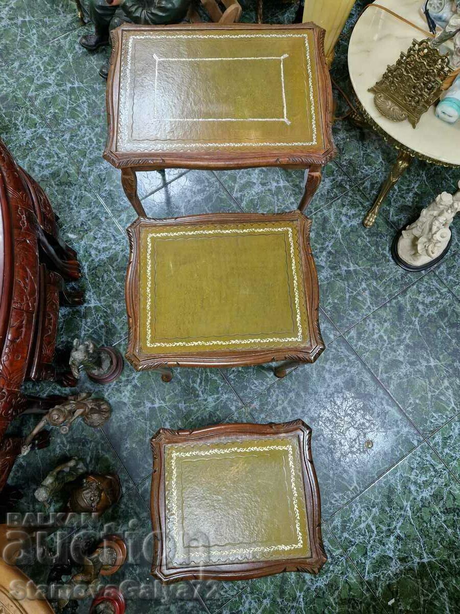 Delivery of A unique set of antique English coffee tables Delivery of A unique set of antique English coffee tables