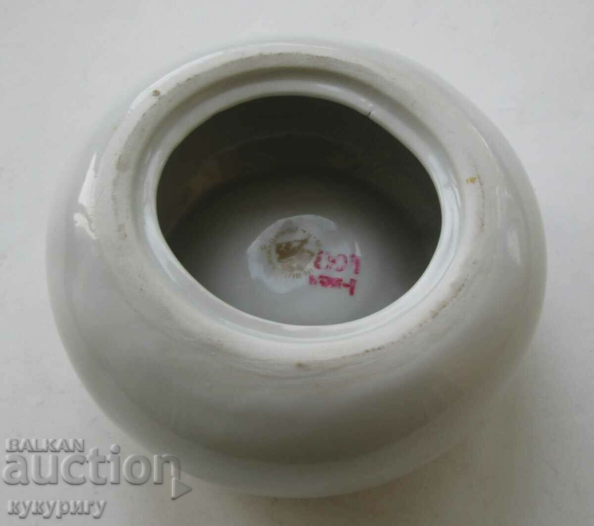 Доставка на Стар Соц порцеланов пепелник ДФС СПАРТАК Пловдив Доставка на Стар Соц порцеланов пепелник ДФС СПАРТАК Пловдив