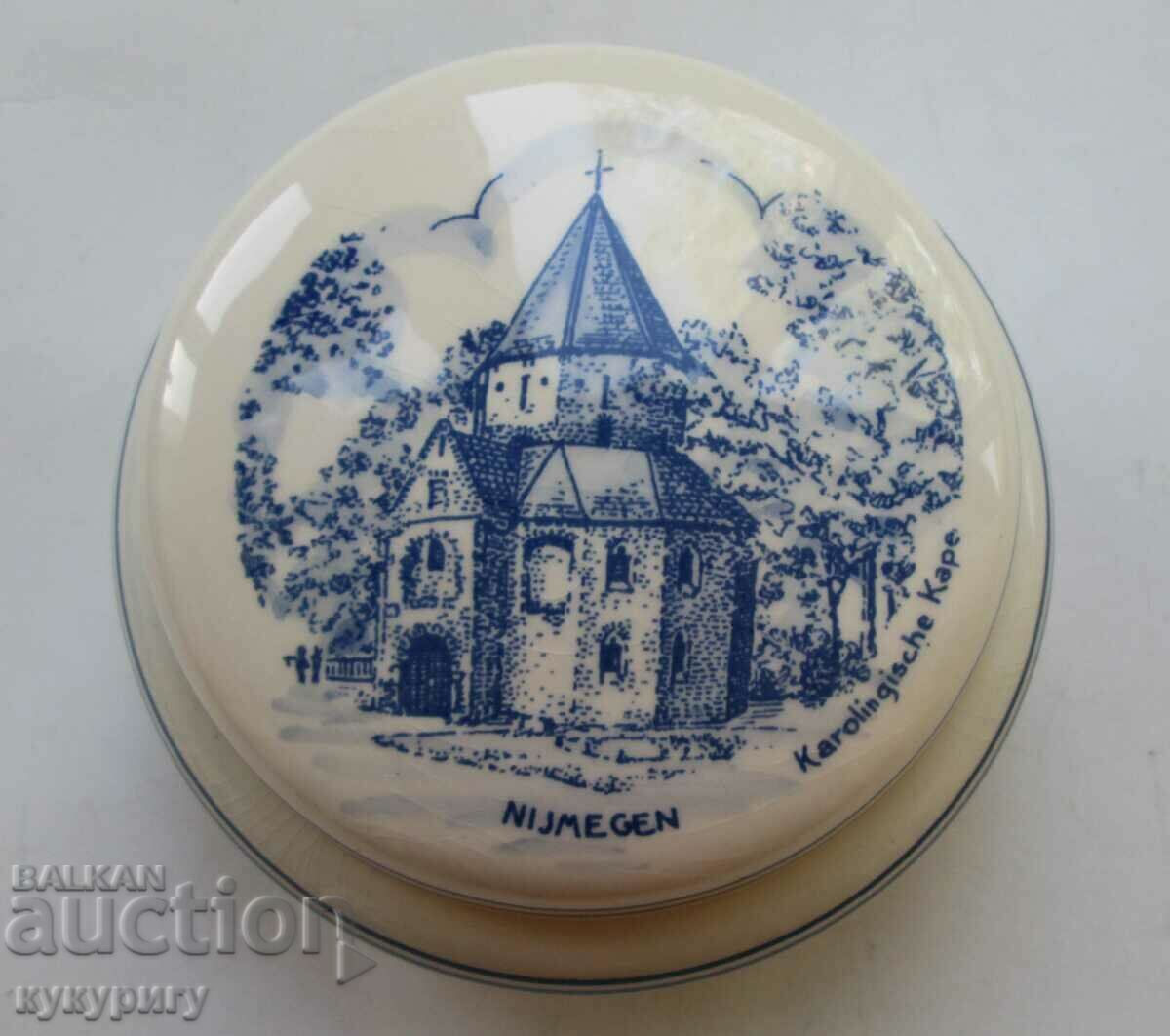 Old porcelain box box DELFT handmade with price 35.00 BGN | € 17.90 Old porcelain box box DELFT handmade with price 35.00 BGN | € 17.90