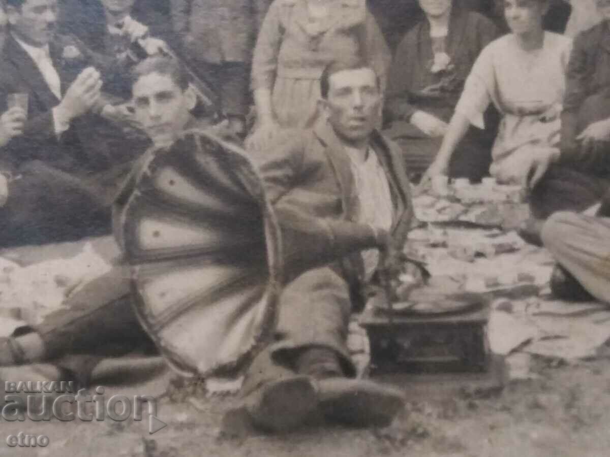 ROYAL PHOTO -Gramophone with price 20.00 BGN | € 10.23 ROYAL PHOTO -Gramophone with price 20.00 BGN | € 10.23