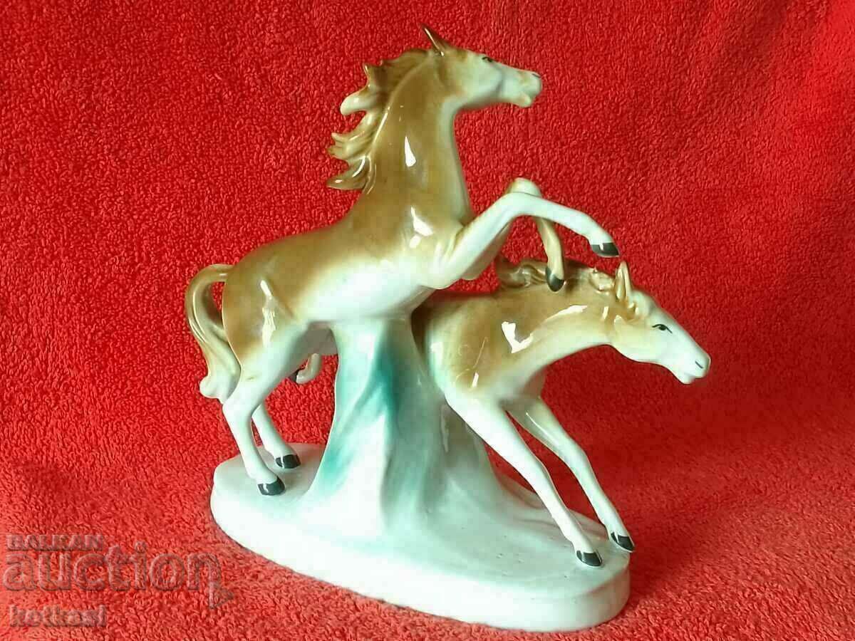 Delivery of Old porcelain figure Pair of Horses Stallion Mustang GDR Delivery of Old porcelain figure Pair of Horses Stallion Mustang GDR