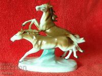 Figurină veche din porțelan Pereche de cai Armăsar Mustang RDG