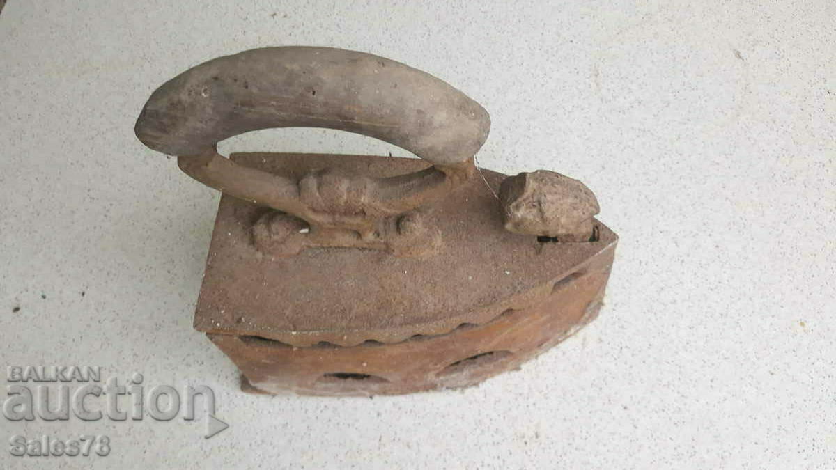 Old charcoal iron, interior, decor, decoration with price 45.00 BGN | € 23.01 Old charcoal iron, interior, decor, decoration with price 45.00 BGN | € 23.01