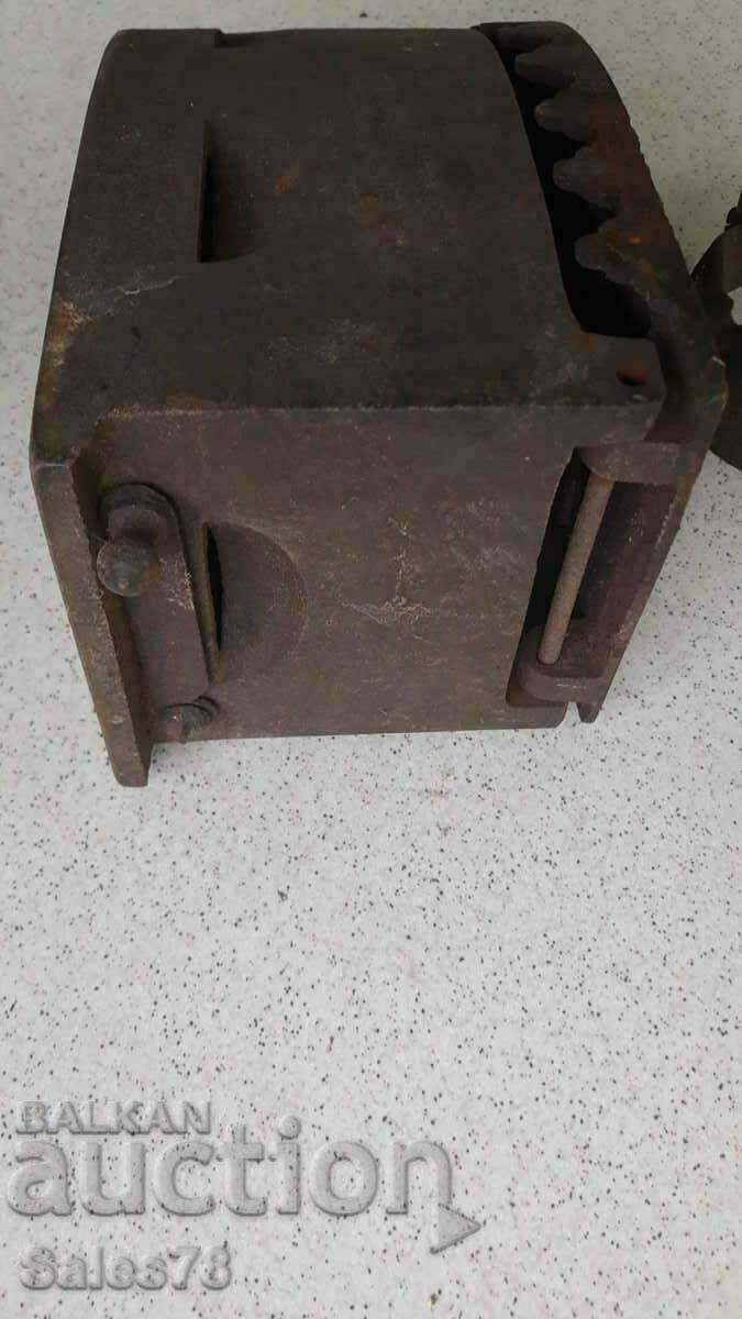 Old charcoal iron, interior, decor, decoration with price 45.00 BGN | € 23.01 Old charcoal iron, interior, decor, decoration with price 45.00 BGN | € 23.01