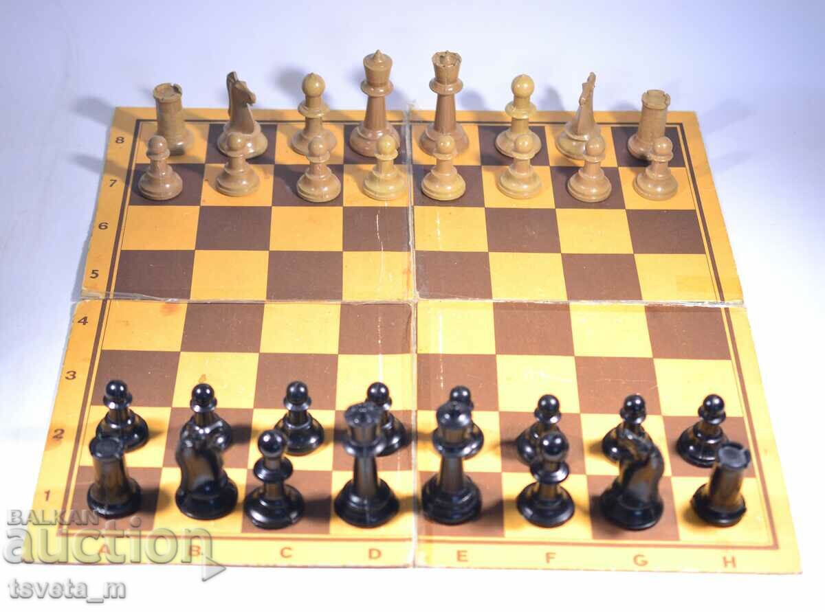 Chess, cardboard box, 50 x 50 cm, Gr. Belitsa, social