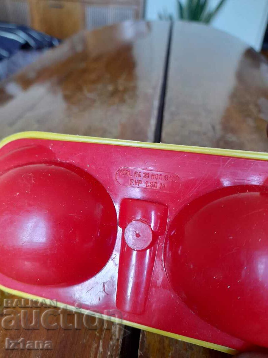 Old egg carton with price 32.00 BGN | € 16.36