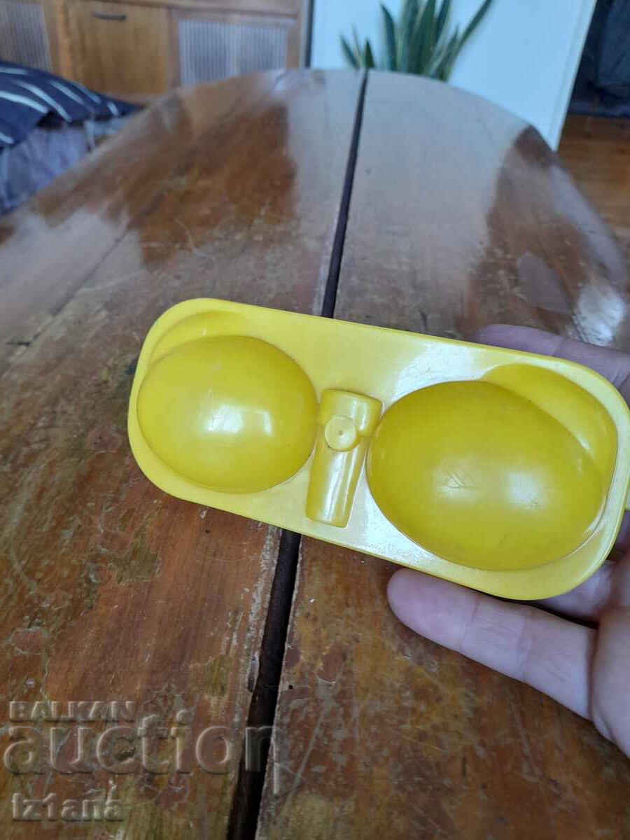 Auction  Old egg carton