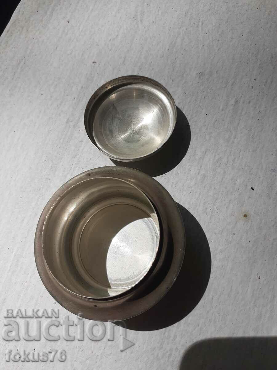 Аукцион Малка сребърна кутийка предполагам мастилница Аукцион Малка сребърна кутийка предполагам мастилница