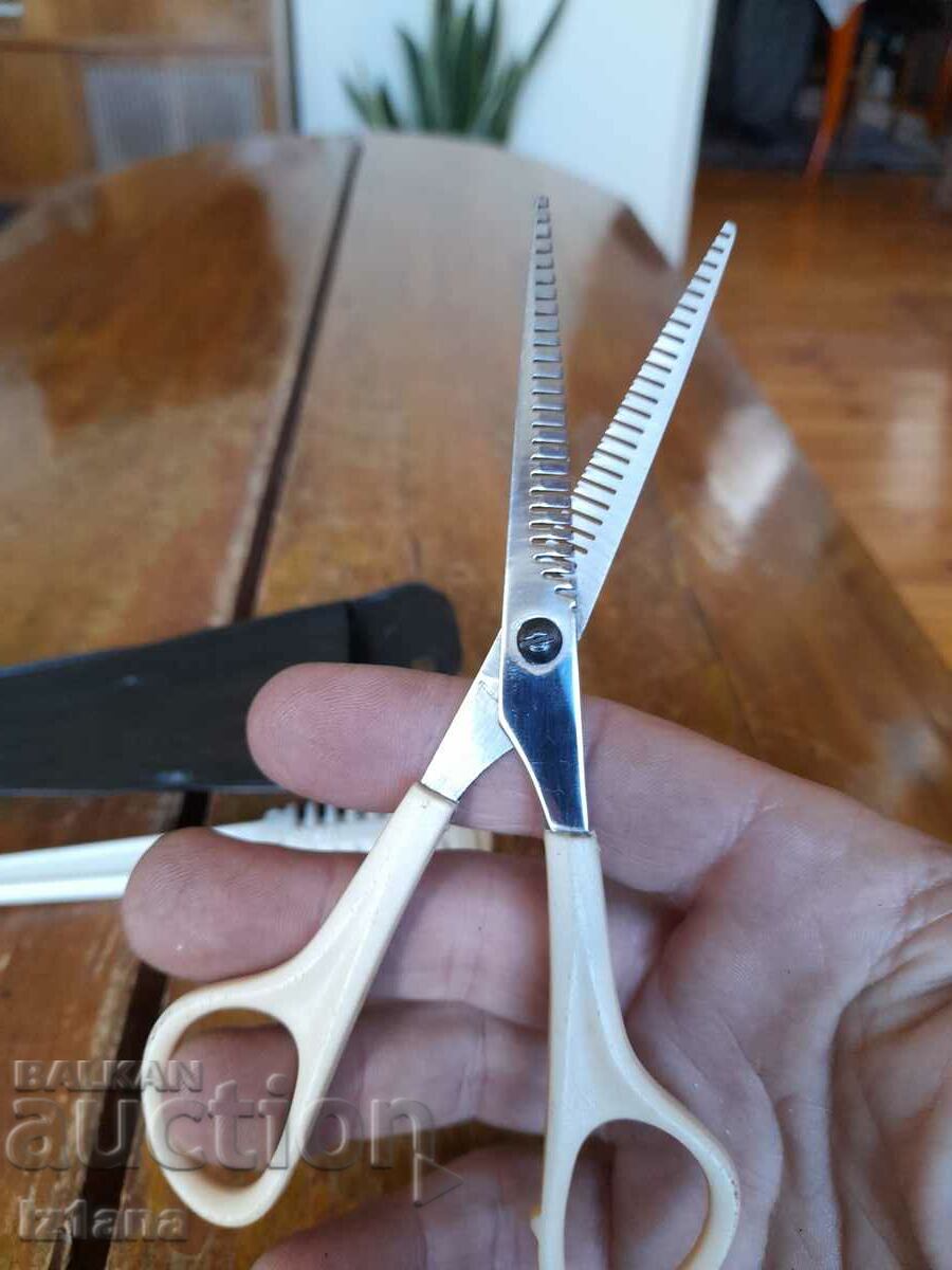 Delivery of Old scissors, clippers, filleting comb Delivery of Old scissors, clippers, filleting comb