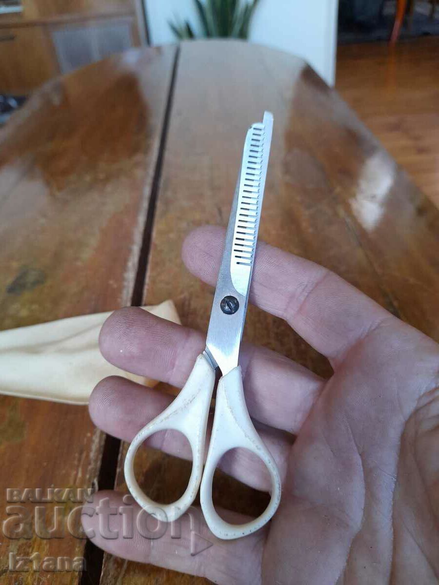Old scissors, hair clippers with price 22.00 BGN | € 11.25 Old scissors, hair clippers with price 22.00 BGN | € 11.25