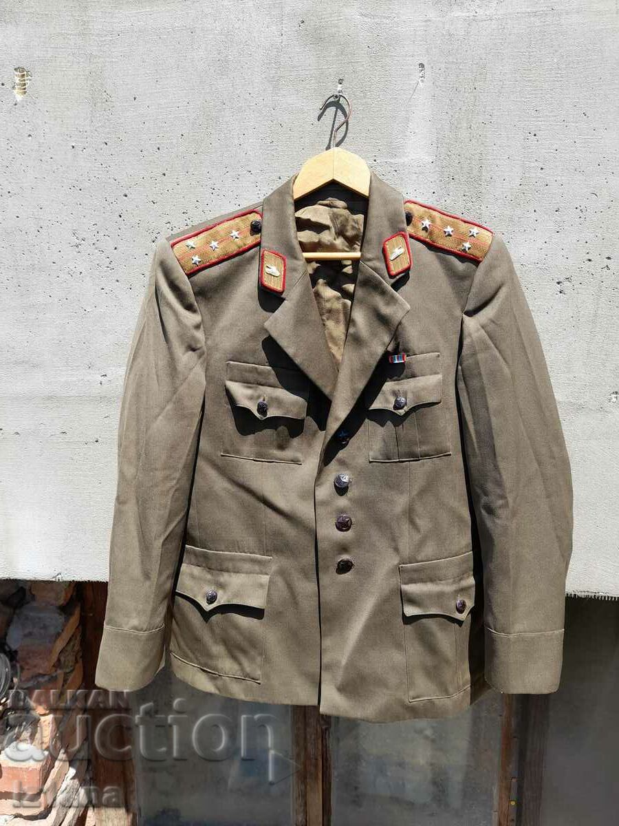 Veche jachetă militară