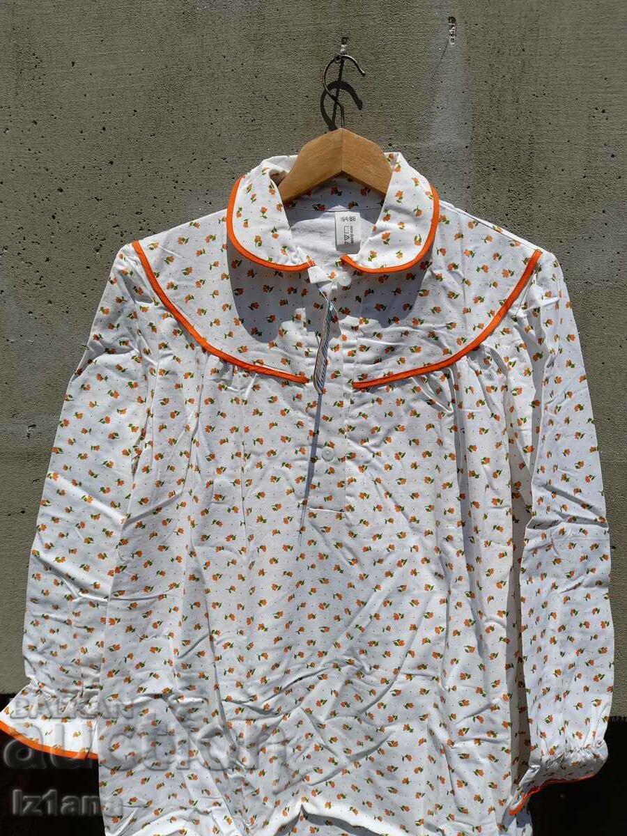 Licitație Cămașă de noapte de bătrână