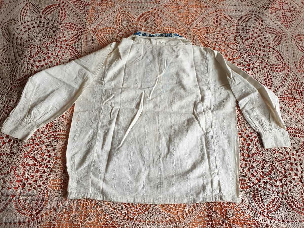 Delivery of Authentic shirt from folk costume.
