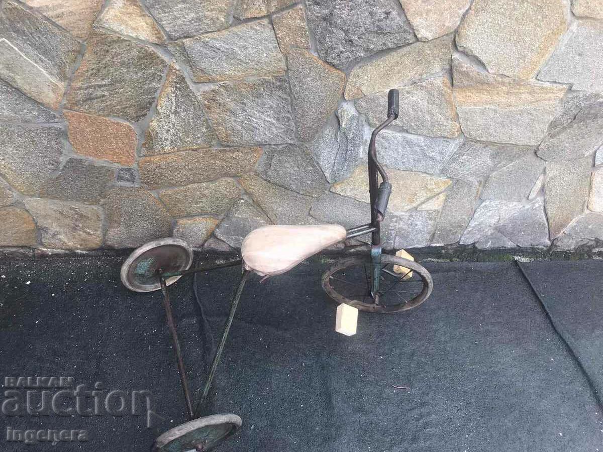 Delivery of CHILDREN'S RETRO BIKE FOR COLLECTION Delivery of CHILDREN'S RETRO BIKE FOR COLLECTION