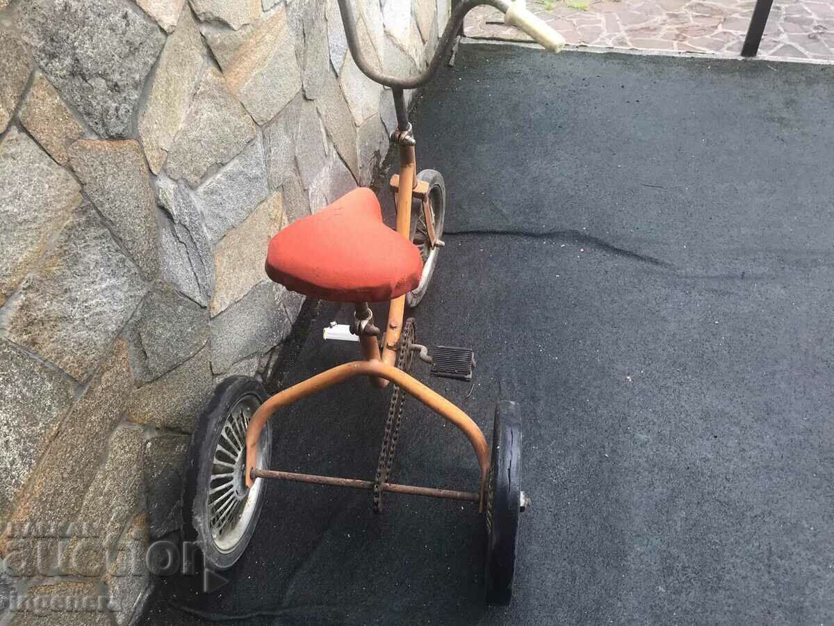 Auction CHILDREN'S RETRO WHEEL TRICYCLE Auction CHILDREN'S RETRO WHEEL TRICYCLE