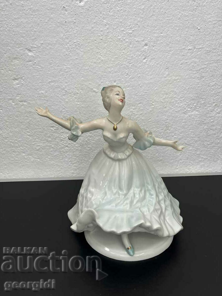 Collectible porcelain ballerina. #5391