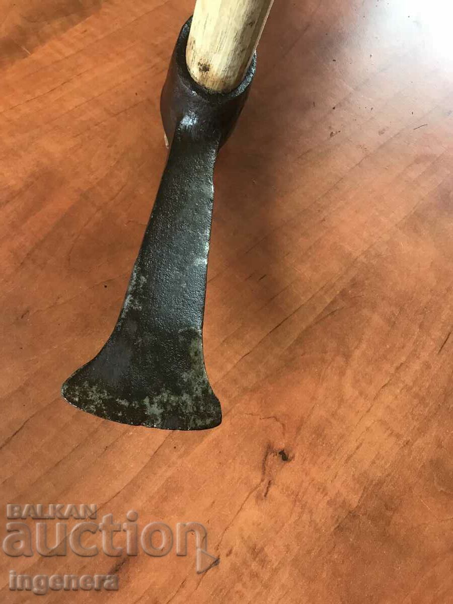 PICK A MEDIUM TOOL WITH A STRONG HANDLE - 6 PICK A MEDIUM TOOL WITH A STRONG HANDLE - 6