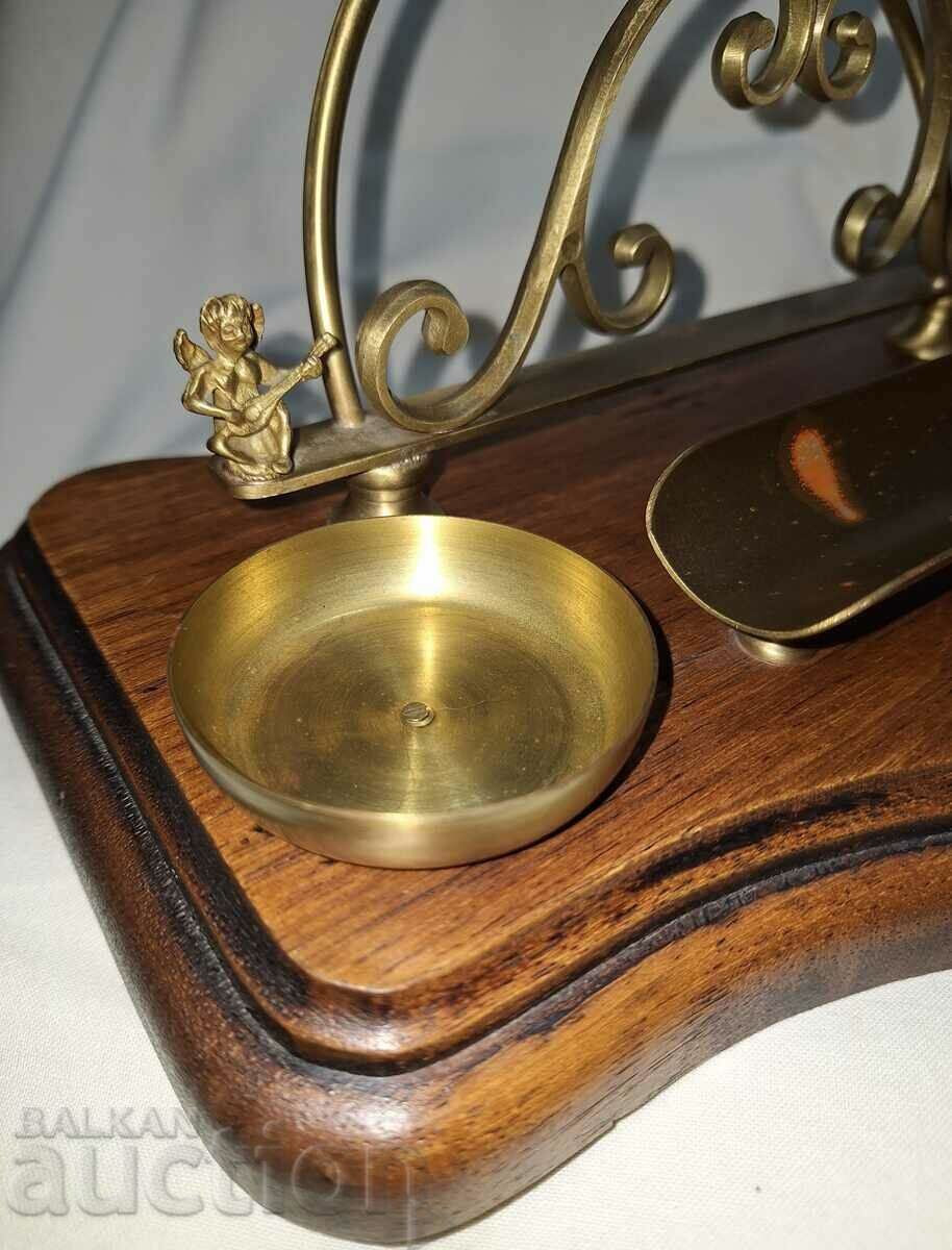 Auction Vintage inkwell with bronze fittings Auction Vintage inkwell with bronze fittings