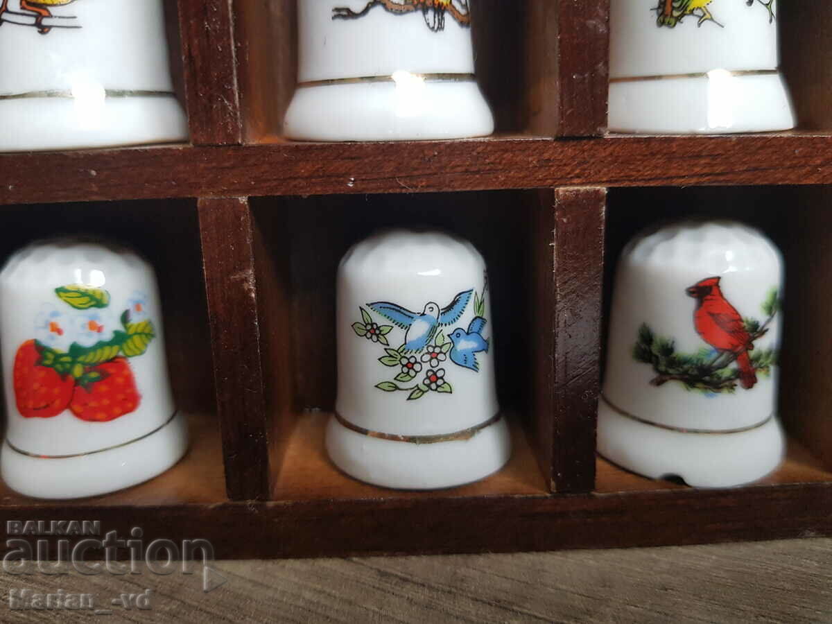 Delivery of Porcelain thimbles 6 pieces with mini shelf Delivery of Porcelain thimbles 6 pieces with mini shelf