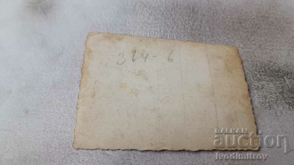 Photo Varna A man carrying a large bowl with price 2.45 BGN | € 1.25 Photo Varna A man carrying a large bowl with price 2.45 BGN | € 1.25