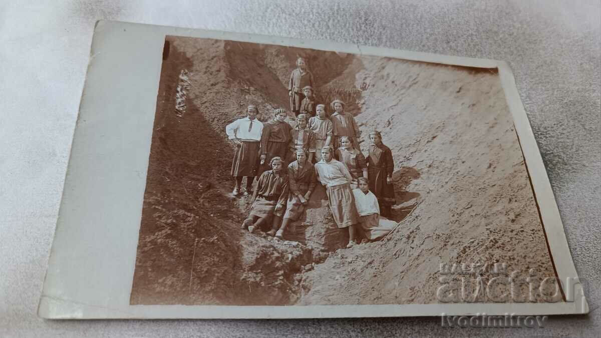 Scaun foto Fete tinere din zona Nachkovo Trapa 1925
