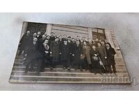 Fotografie Sofia Delegații la un congres pe scările din fața unei clădiri