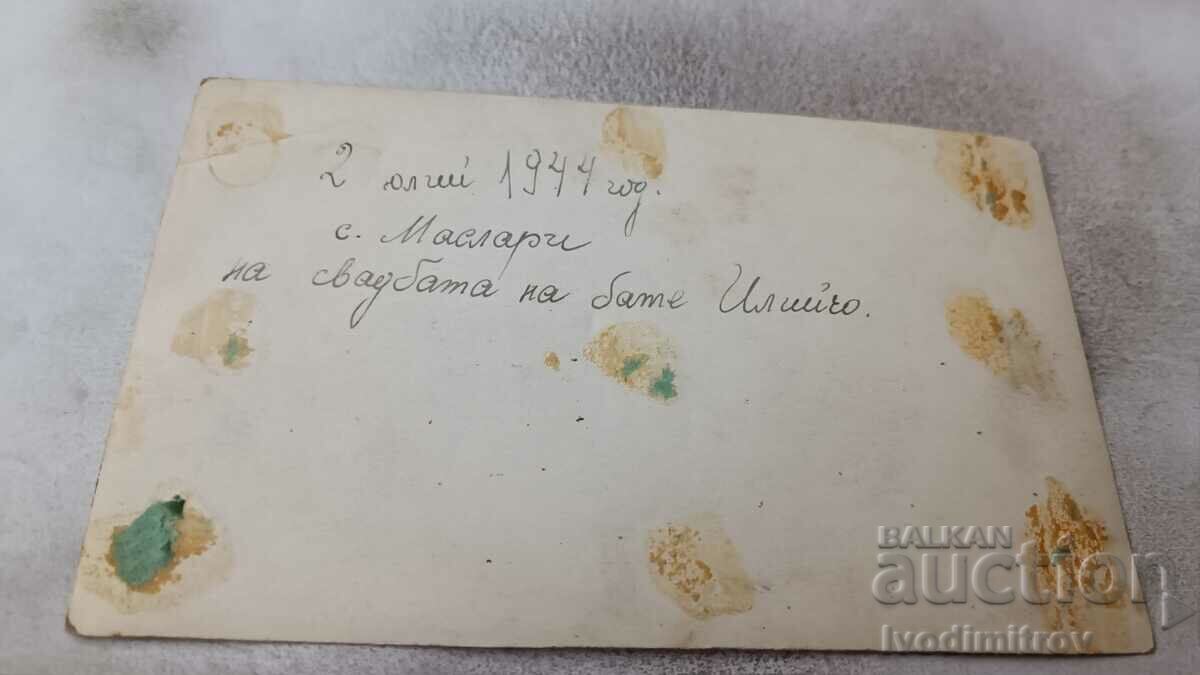 Φωτογραφία Maslari Νεόνυμφοι με τους φίλους τους 1944 με τιμή 3.45 BGN | € 1.76