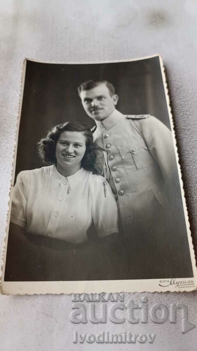 Fotografia ofițerului Samokov cu soția sa, 1942