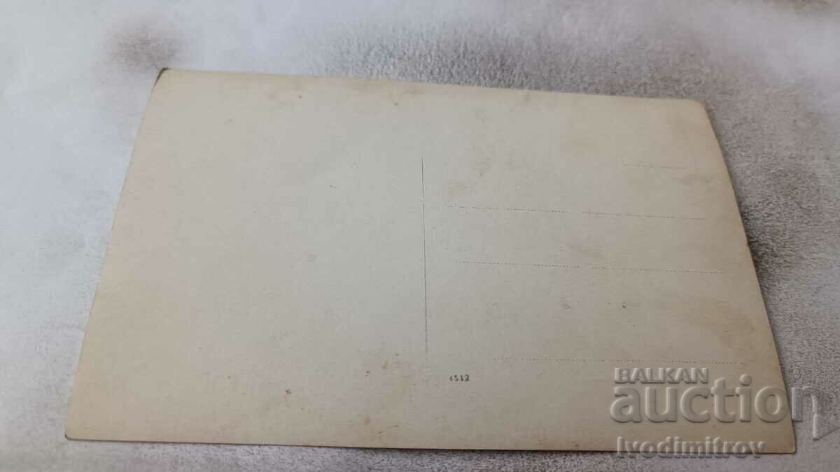 Αξιωματικοί φωτογραφιών σε ένα όρυγμα στο μπροστινό μέρος με τιμή 8.45 BGN | € 4.32 Αξιωματικοί φωτογραφιών σε ένα όρυγμα στο μπροστινό μέρος με τιμή 8.45 BGN | € 4.32