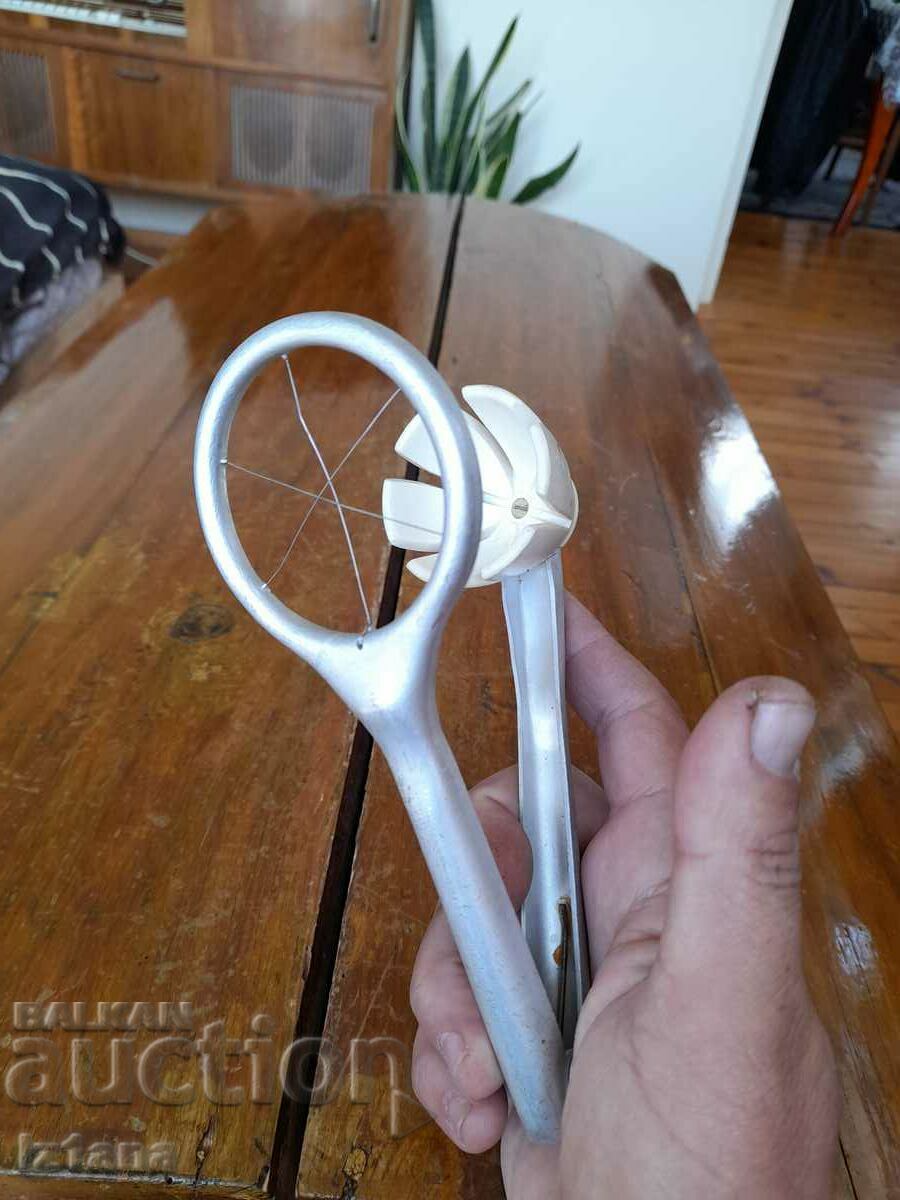 Auction Old device for cutting eggs, egg slicer Auction Old device for cutting eggs, egg slicer