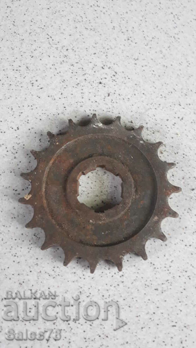Front sprocket 19 teeth for an old bike with price 15.00 BGN | € 7.67 Front sprocket 19 teeth for an old bike with price 15.00 BGN | € 7.67