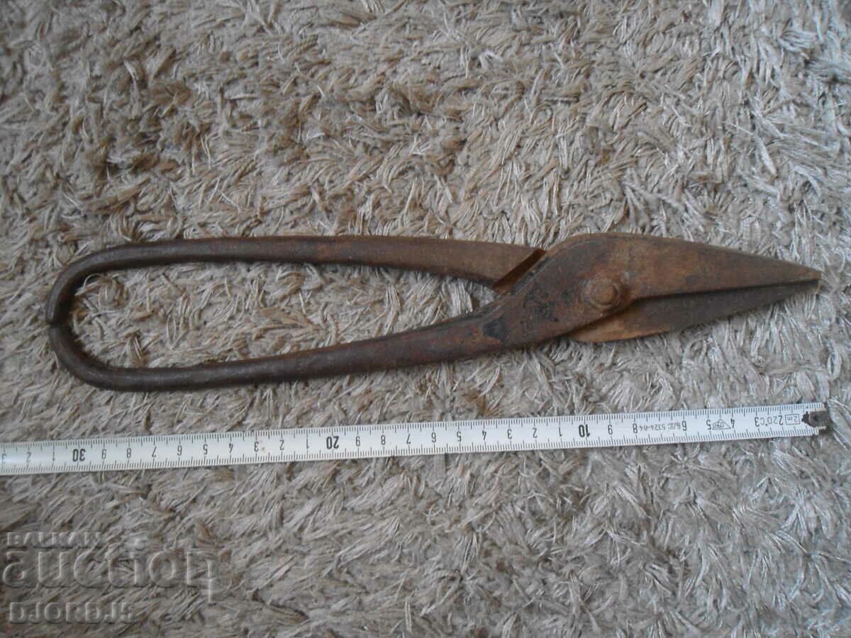 Delivery of Old sheet metal shears Delivery of Old sheet metal shears
