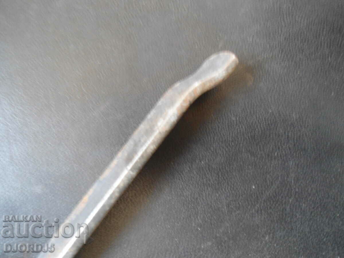 An old specialized tool with price 5.00 BGN | € 2.56 An old specialized tool with price 5.00 BGN | € 2.56