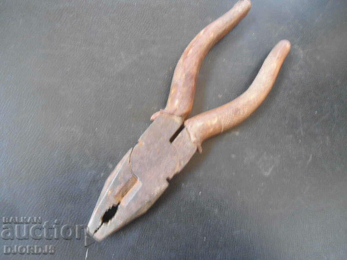 Licitație Clești vechi