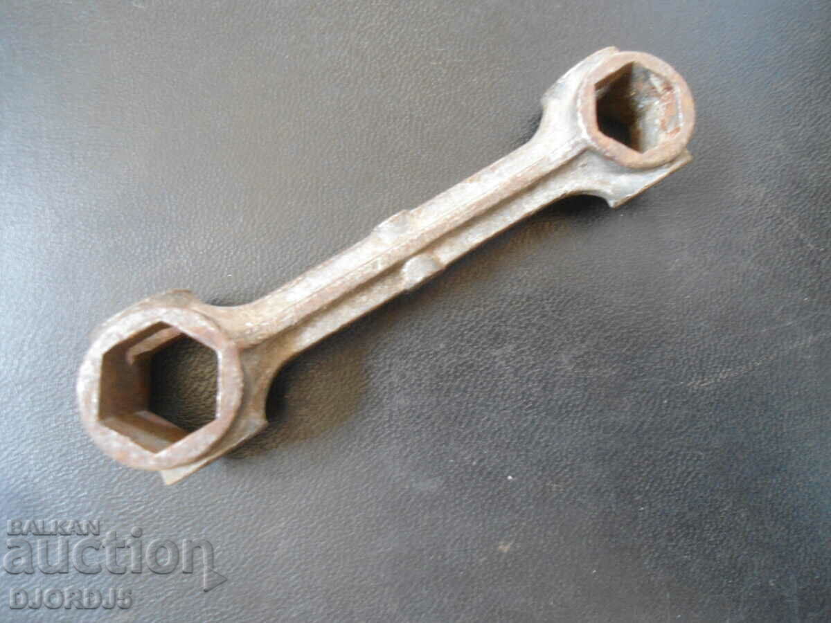 Auction Old key, 8 in 1, marked Auction Old key, 8 in 1, marked