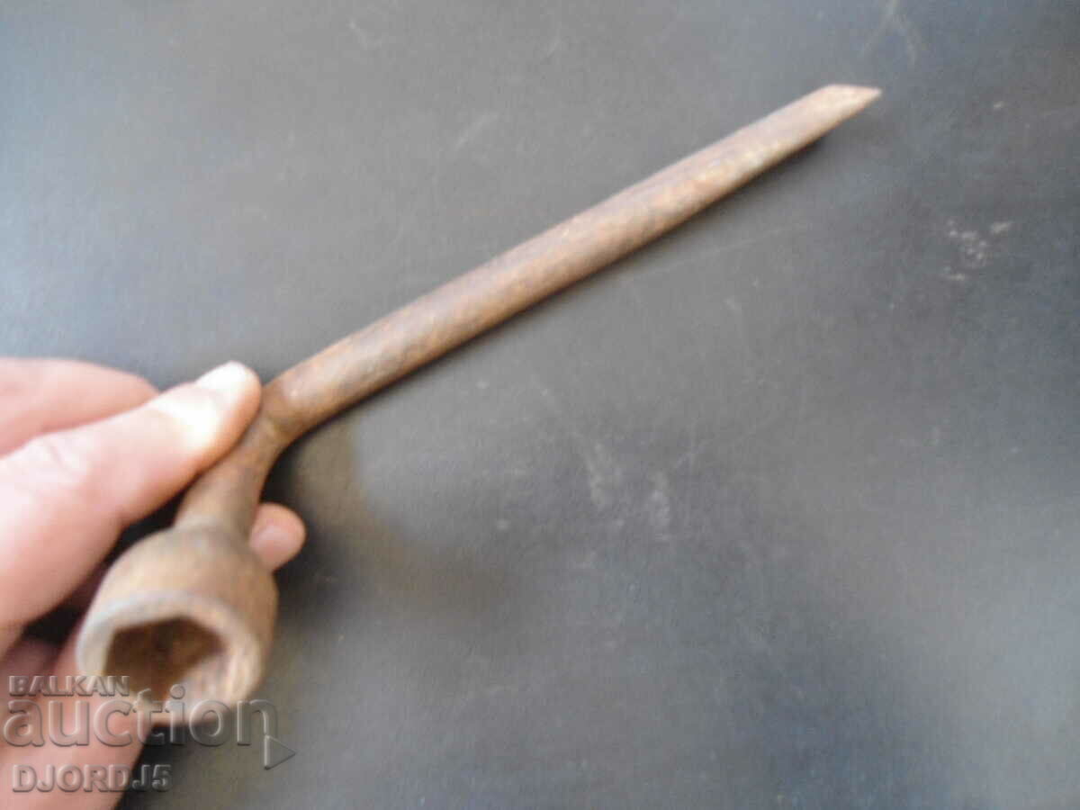 Ένα παλιό όργανο με τιμή 5.00 BGN | € 2.56