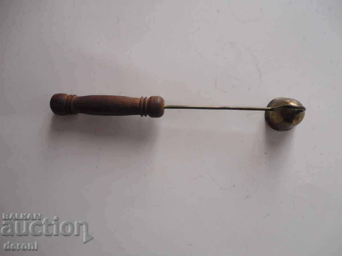 Delivery of Antique Bronze candle snuffer candle 1 Delivery of Antique Bronze candle snuffer candle 1
