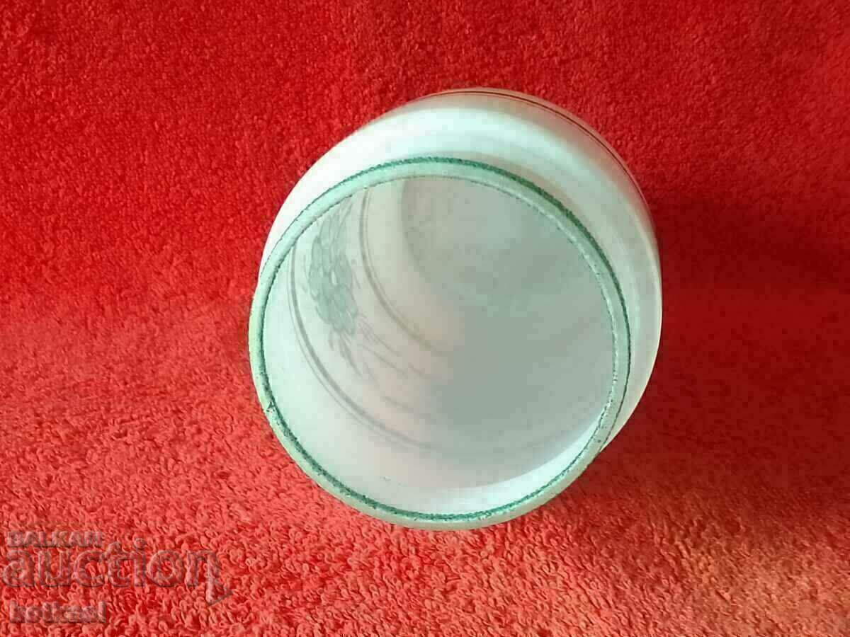 Delivery of Old glass vase gilding handmade embossed flowers Delivery of Old glass vase gilding handmade embossed flowers