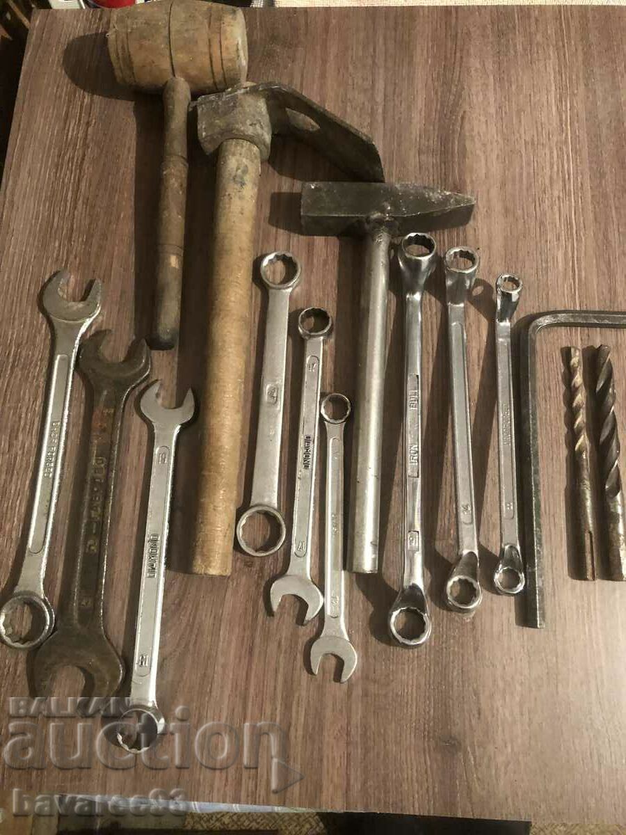 Πολλά εργαλεία.